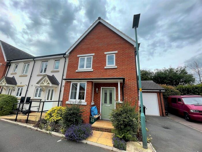 3 Bedroom End Of Terrace House To Rent In Drovers Way, Newent, GL18