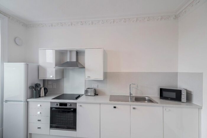 2 Bedroom Flat To Rent In Clepington Road, City Centre, Dundee, DD3