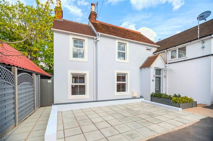 3 Bedroom End Of Terrace House To Rent In Vicarage Road, Blackwater, Camberley, GU17