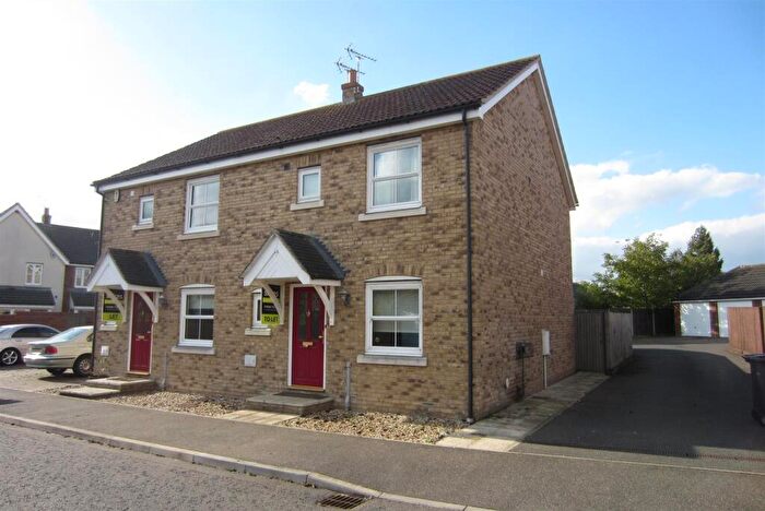 3 Bedroom Semi-Detached House To Rent In Blenheim Close, West Row, IP28