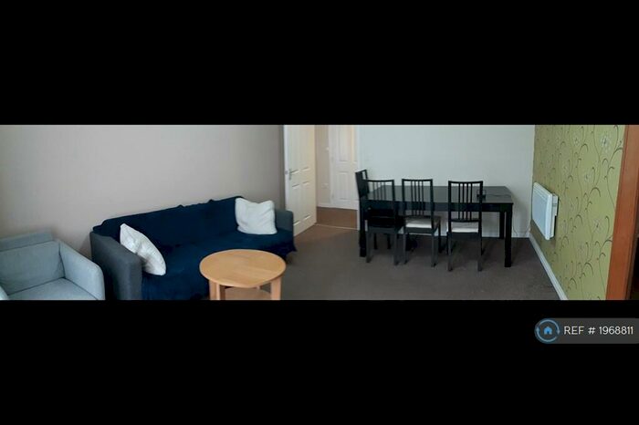 2 Bedroom Flat To Rent In Kingham Close, Wirral, CH46