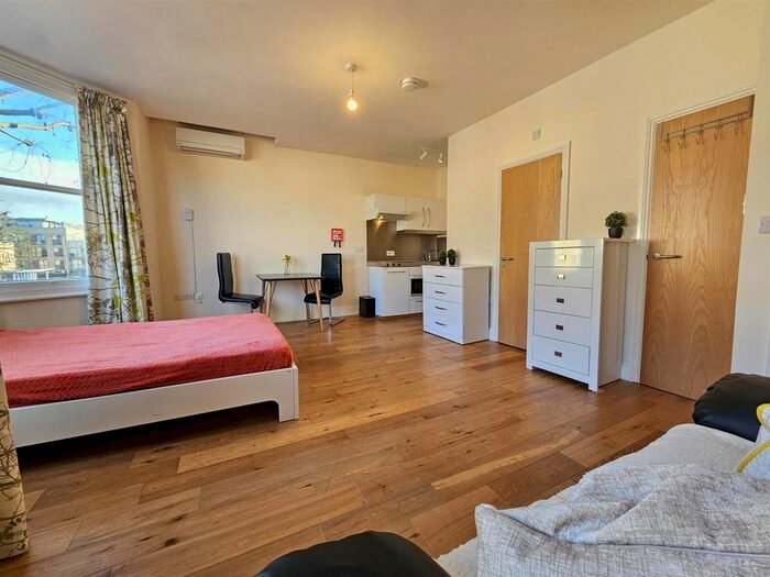 Studio To Rent In Flat, Newmarket Road, Cambridge, CB5