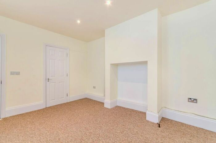 Studio To Rent In Brighton Road, Surbiton, KT6