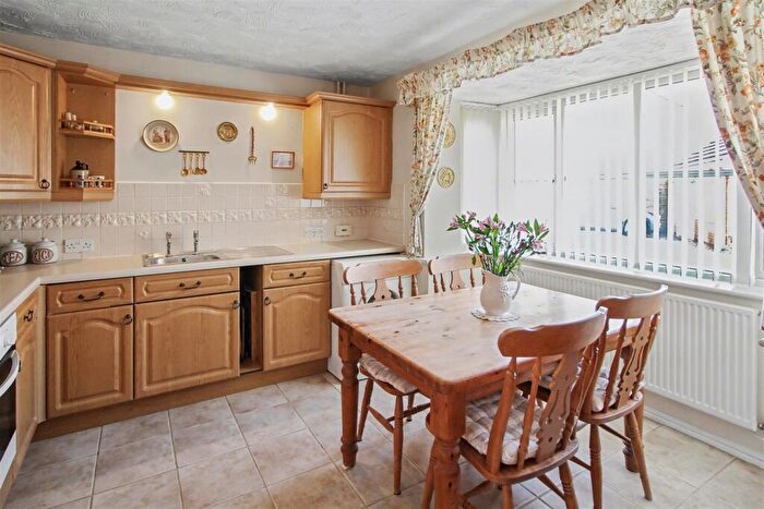 3 Bedroom Detached House For Sale In Warwick Gardens, Thrapston, NN14