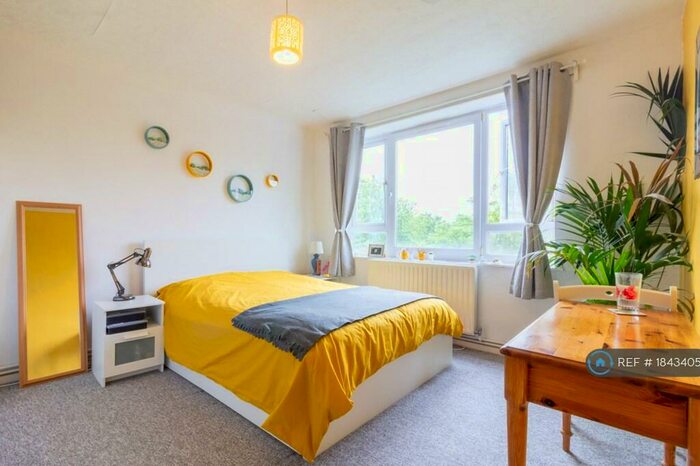 2 Bedroom Flat To Rent In Gabriel House, London, SE11