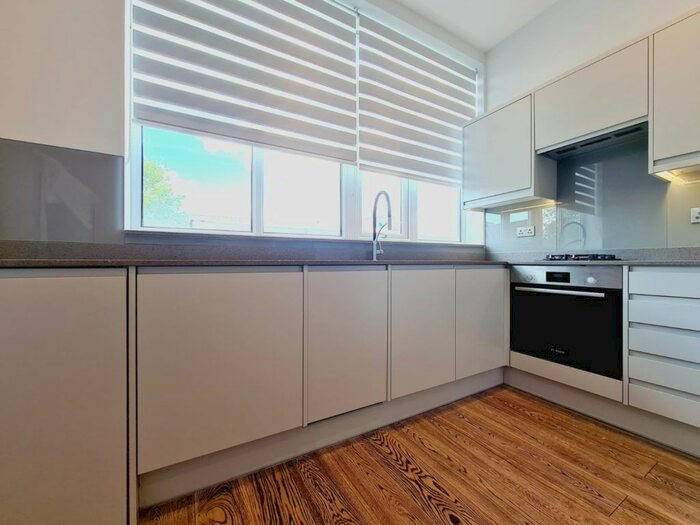 Studio To Rent In Stirling Way, Borehamwood, WD6