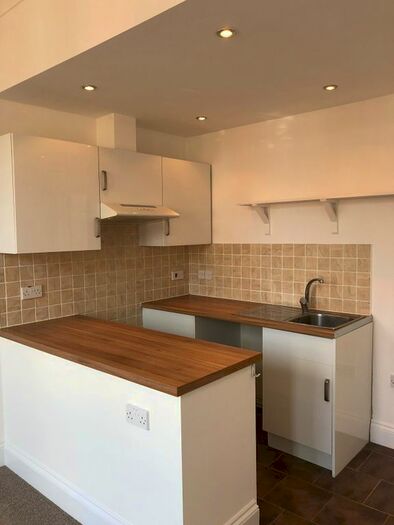 1 Bedroom Flat To Rent In Walnut Road, Torquay TQ2