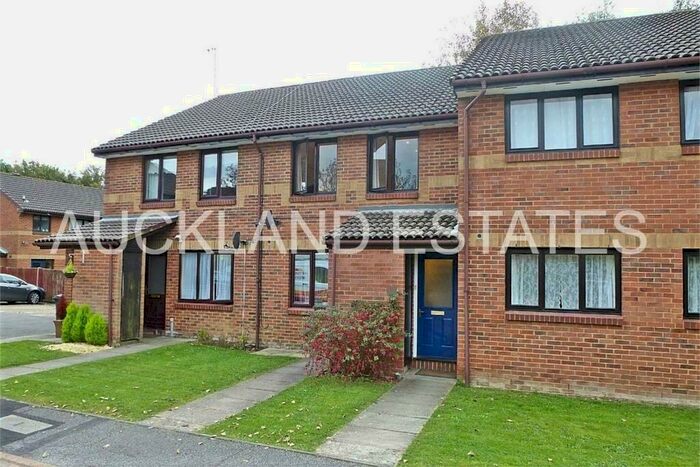 1 Bedroom Apartment To Rent In Tudor Close, Hatfield, AL10