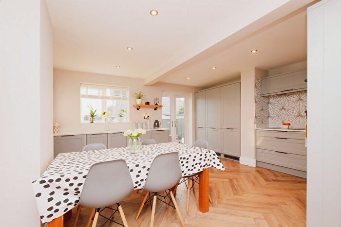 4 Bedroom Detached House For Sale In The Chestnuts, Wigginton, York, YO32