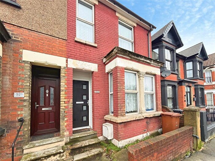 3 Bedroom End Of Terrace House For Sale In Canterbury Street, Gillingham, Kent, ME7