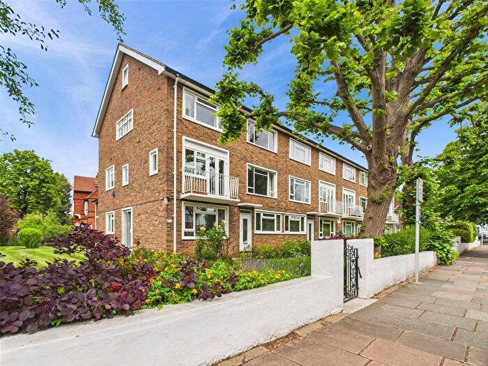 2 Bedroom Flat To Rent In Wentworth Court, Wellesley Road, Twickenham, TW2