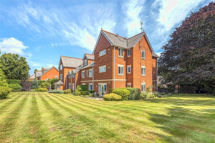 3 Bedroom Flat To Rent In Dellwood Park, Caversham, Berkshire, RG4