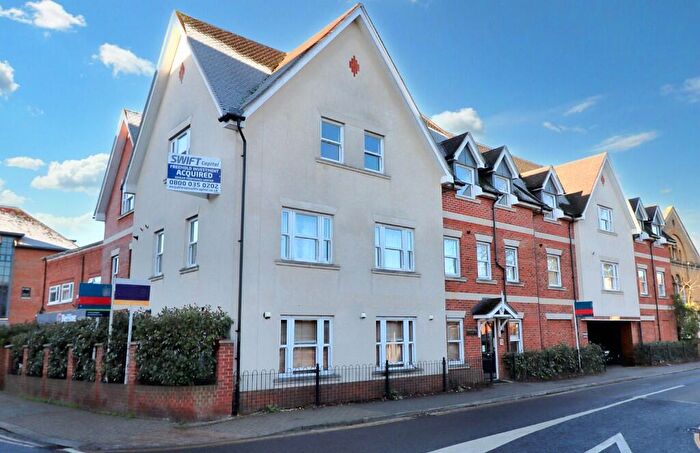 1 Bedroom Flat To Rent In Crouch Oak Lane, Addlestone, Surrey, KT15