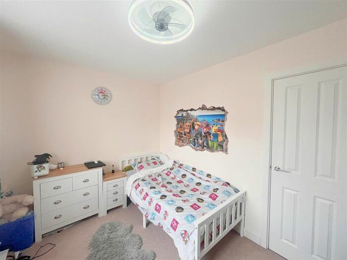 4 Bedroom SemiDetached House To Rent In Warwick Avenue, Broughton