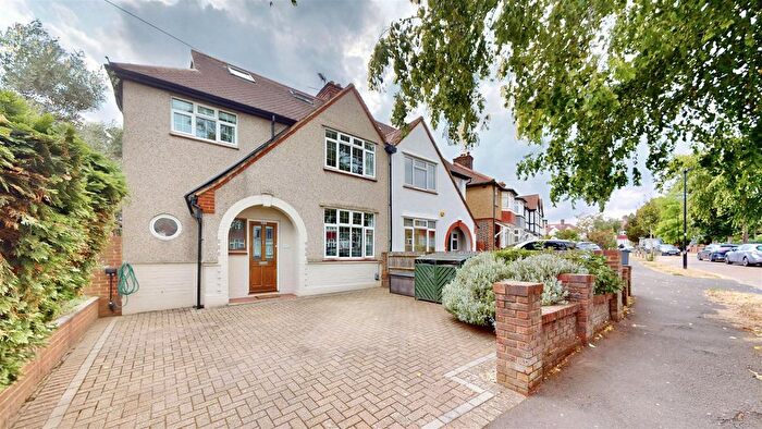 5 Bedroom Property For Sale In Woodland Gardens, Isleworth, TW7