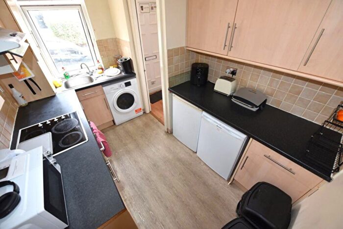 3 Bedroom House To Rent In Woodside Avenue, LS4