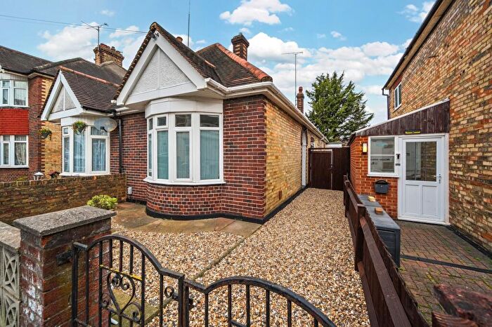 4 Bedroom Semi-Detached Bungalow For Sale In Carlton Avenue, Gillingham, ME7