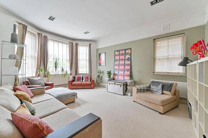 3 Bedroom Flat For Sale In Anerley Road, Penge, London, SE20