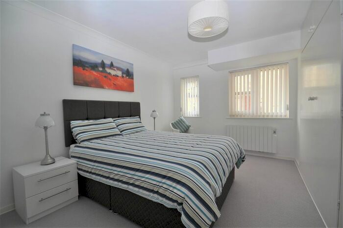 1 Bedroom Flat For Sale In King Edwards Parade, Eastbourne, BN21