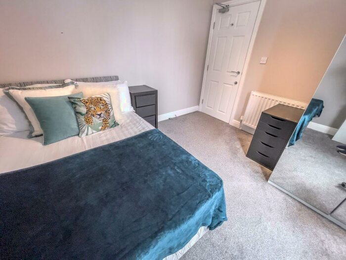 1 Bedroom House To Rent In Birstall Road, L6