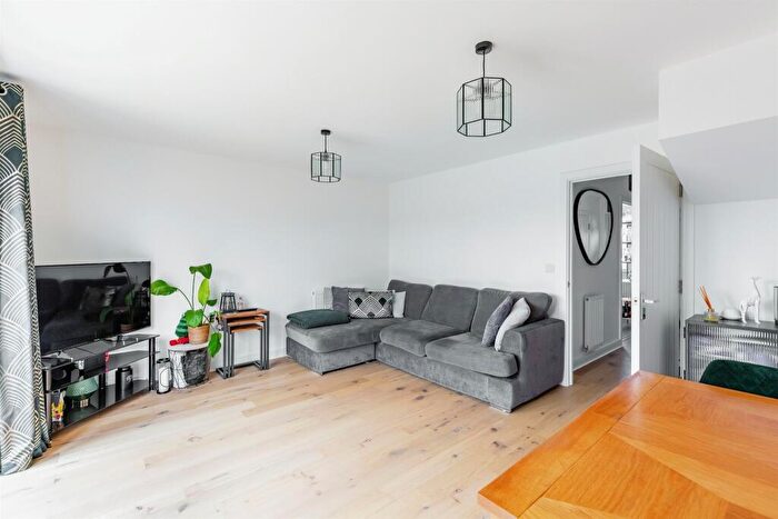 3 Bedroom End Of Terrace House For Sale In Northdale Common, Raunds, Wellingborough, NN9