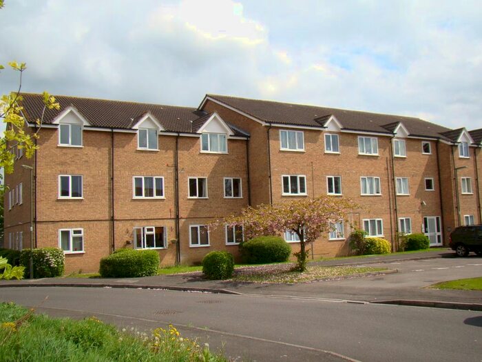 1 Bedroom Flat For Sale In Seymour Way, Sunbury-On-Thames, Surrey, TW16