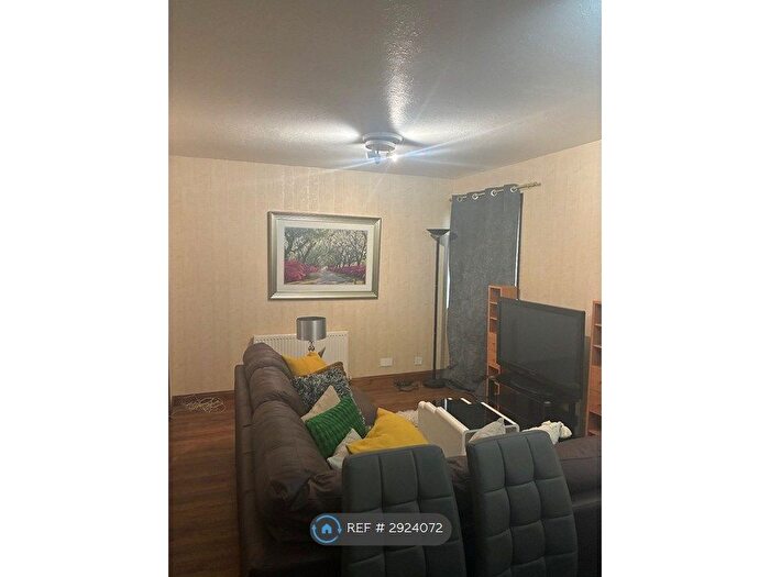 2 Bedroom Flat To Rent In Laburnum Walk, Aberdeen, AB16