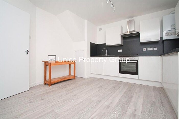 1 Bedroom Maisonette To Rent In Ford Road, London, E3