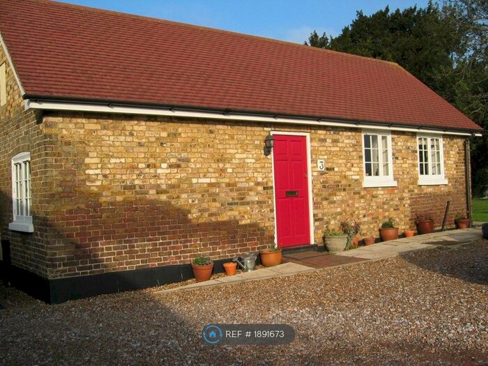 2 Bedroom Maisonette To Rent In Charlton Road, Shepperton, TW17