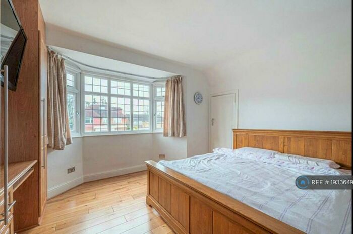 4 Bedroom Terraced House To Rent In Marsh Lane, London, NW7