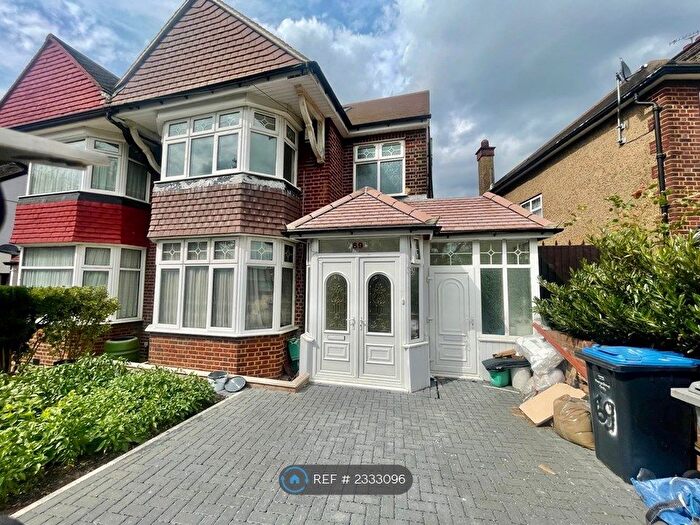 3 Bedroom Flat To Rent In Hardinge Road, London, NW10
