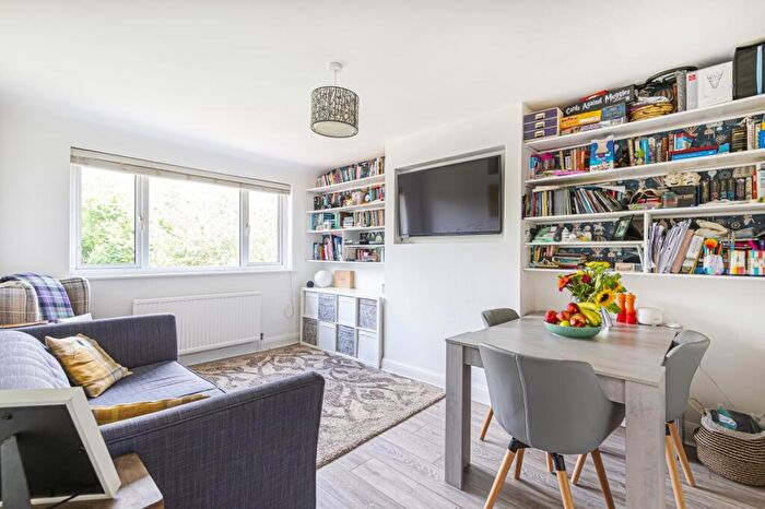 2 Bedroom Flat To Rent In Worsley Bridge Road, London, SE26