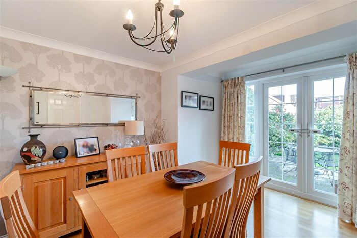 3 Bedroom Detached House For Sale In Williamson Way, Mill End, Rickmansworth, WD3