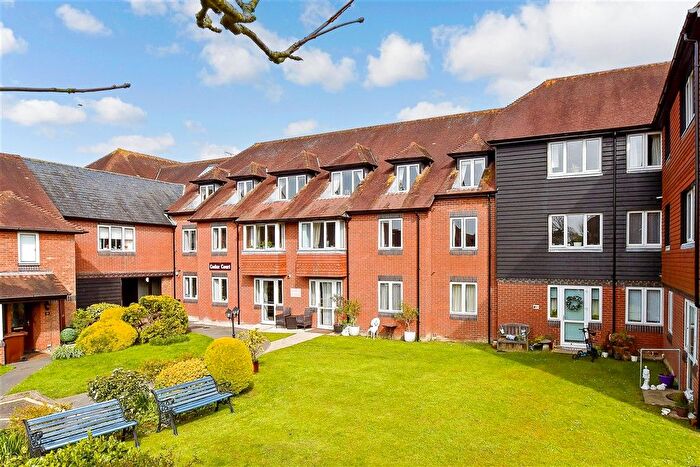 2 Bedroom Flat For Sale In Woodbury Lane, Tenterden, Kent, TN30