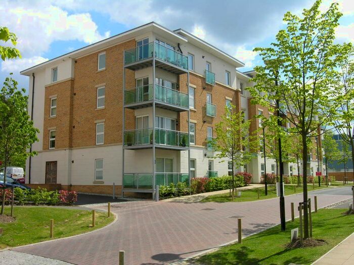 2 Bedroom Flat To Rent In Highbury Drive, Leatherhead KT22