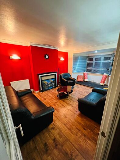 2 Bedroom Flat For Sale In Masons Avenue, Harrow, HA3