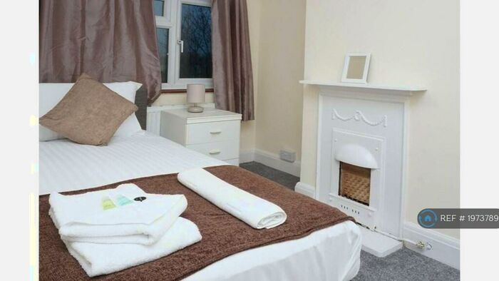 4 Bedroom Semi-Detached House To Rent In Cricket Road, Oxford, OX4