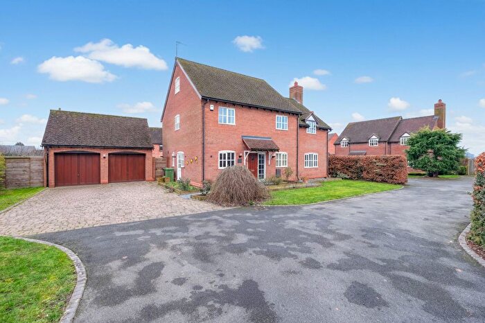 5 Bedroom Detached House For Sale In Hanbury Road, Hanbury, B60