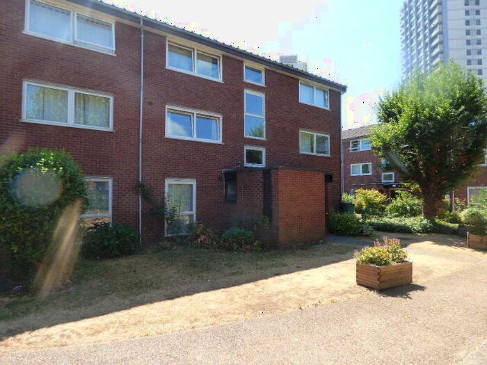 1 Bedroom Flat To Rent In Regent Square, Bow, E3