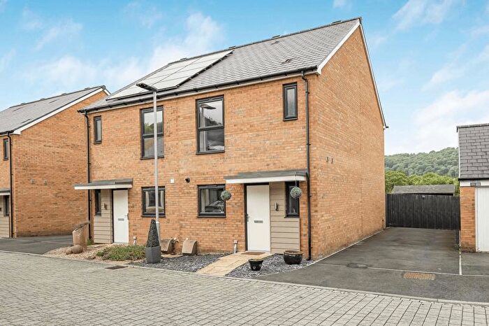 3 Bedroom Semi-Detached House For Sale In Shearing Close, Littlecombe, Dursley, GL11