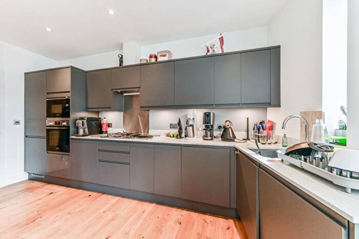 2 Bedroom Flat For Sale In Hamilton Apartments, Croydon, CR0