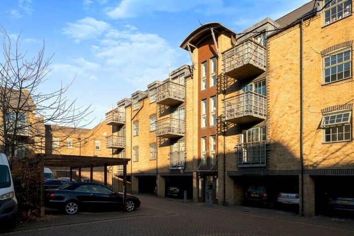 2 Bedroom Flat To Rent In Hewetts Quay, Abbey Rd, IG11