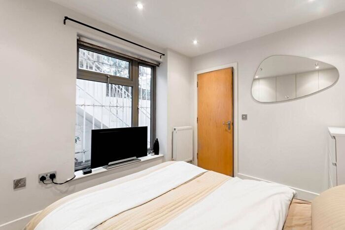 1 Bedroom Flat To Rent In Lord Raglan Court, De Beauvoir Town, London, N1
