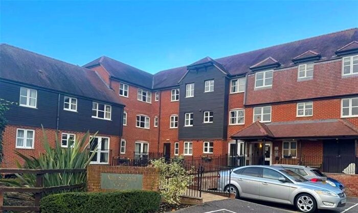 1 Bedroom Flat For Sale In Mill Stream Court, Abingdon, OX14