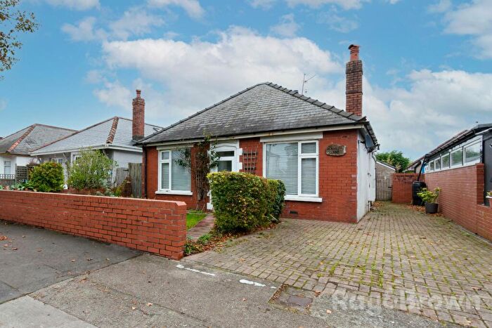 3 Bedroom Bungalow For Sale In Manor Way, Cardiff, CF14
