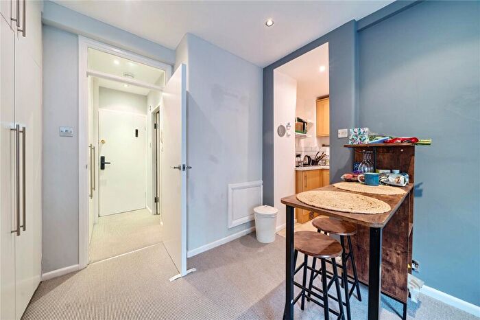Studio For Sale In Charterhouse Square, London, EC1M