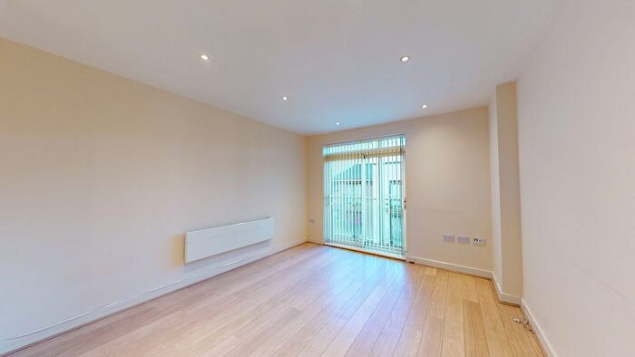 1 Bedroom Flat To Rent In Rosse Gardens, Hither Green, London, SE13