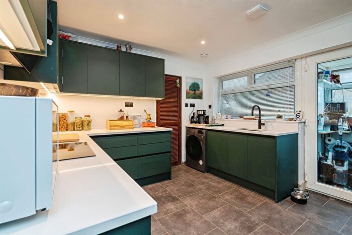 4 Bedroom Detached Bungalow For Sale In Fakes Road, Hemsby, Great Yarmouth, NR29