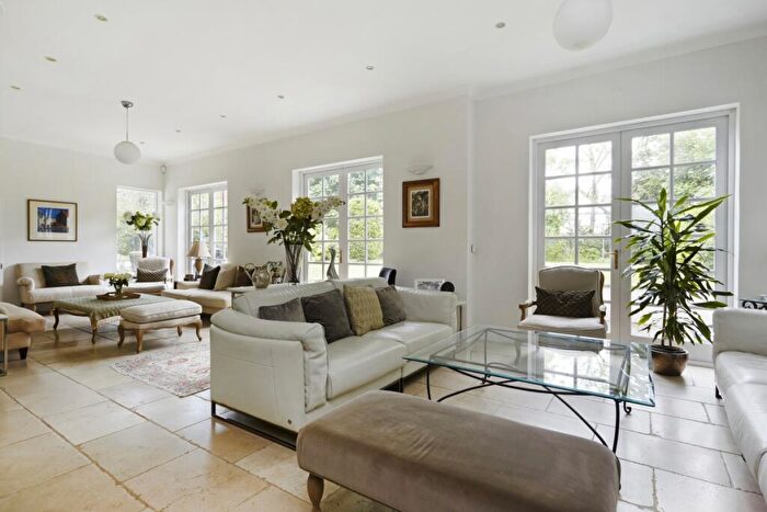 6 Bedroom Detached House To Rent In Old Esher Road, Hersham, KT12