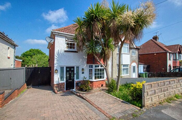 3 Bedroom Semi Detached House For Sale In Cornwall Road, Southampton, SO18